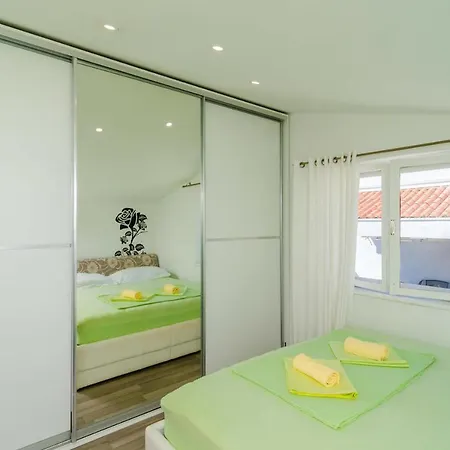 Gostinjska kuća Sunny 4*